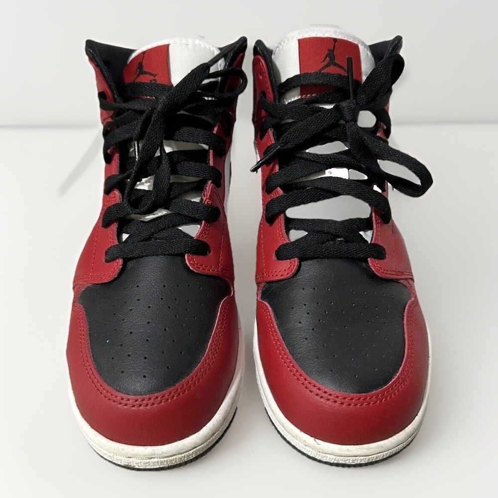 Air Jordan 1 Mid Chicago Black Toe GS Youth Size 7Y Sneakers Shoes 554725-069